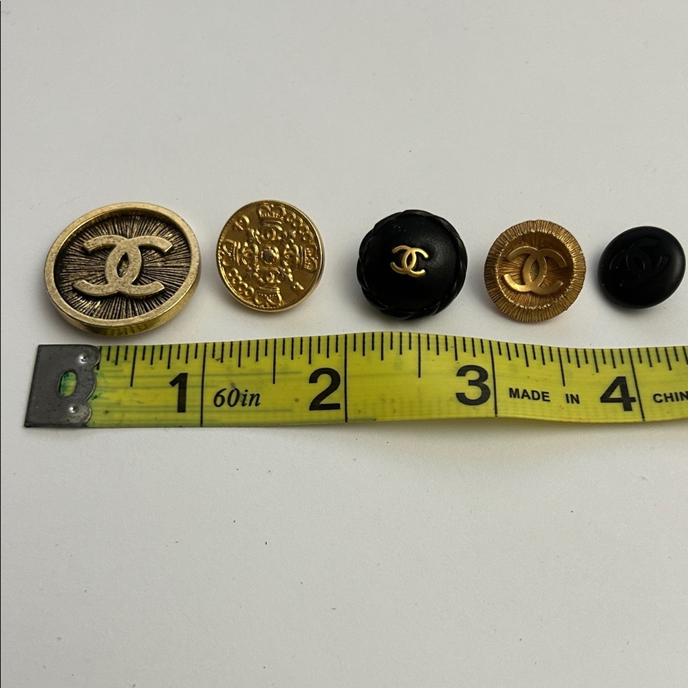 Vintage CHANEL Black and Gold Button Collection lot of 5 
) - Picture 2 of 6